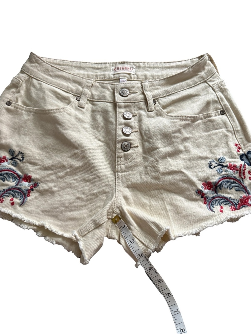 Shyanne White Embroidered Western Shorts – Size 29 Boho Festival - Picture 9 of 11